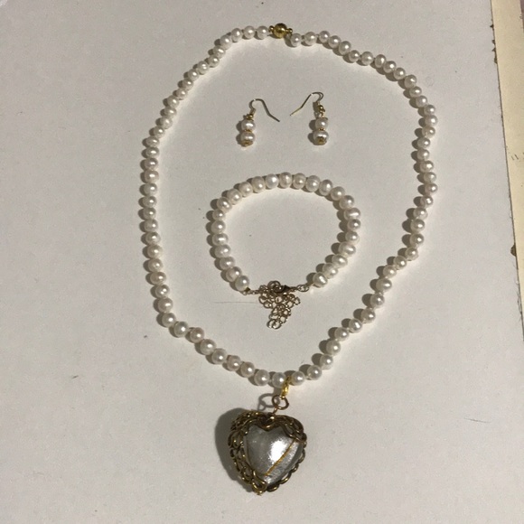 Pearl - Picture 1 of 3